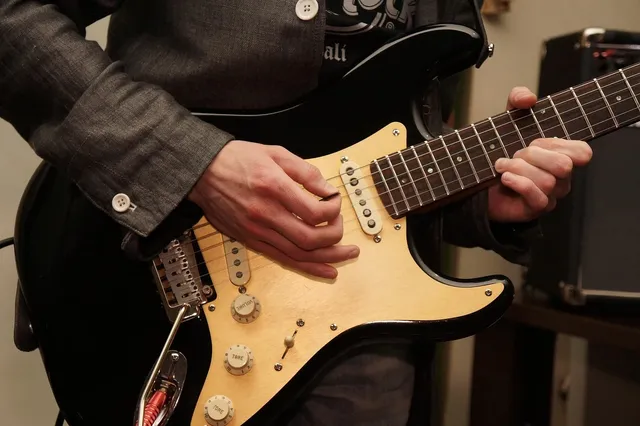 Fender Vintera '60s Jazz Bass - Firemist Gold