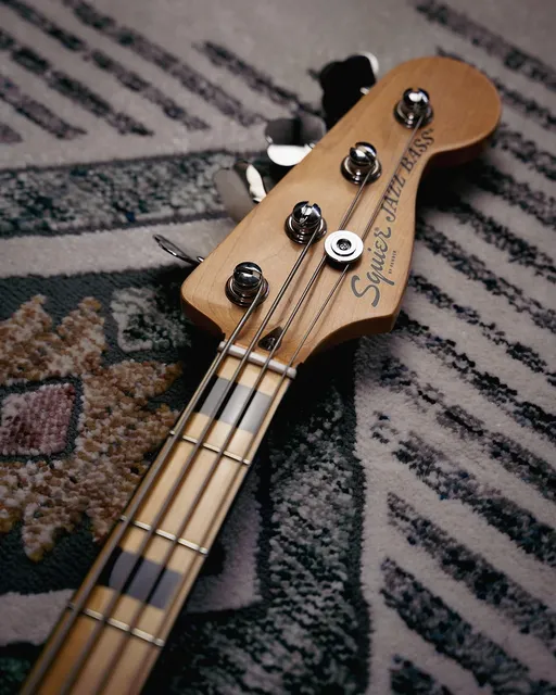Roscoe Century Standard 4 Bass Satin Onyx MN w/Bag