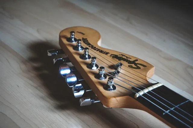 Fender Stratocaster Sunrise Orange Sparkle