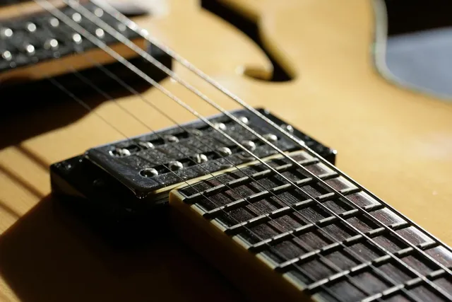 Epiphone Broadway Natural Electric Guitar 2011