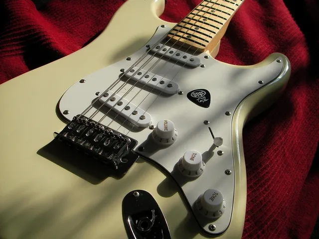 Fender Stratocaster Sunrise Orange Sparkle