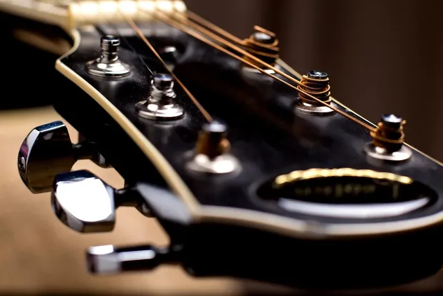 Fender Vintera '60s Jazz Bass - Firemist Gold